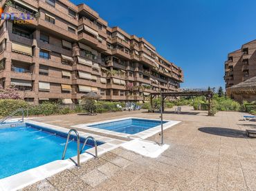Baixos amb piscina en venda a Beiro