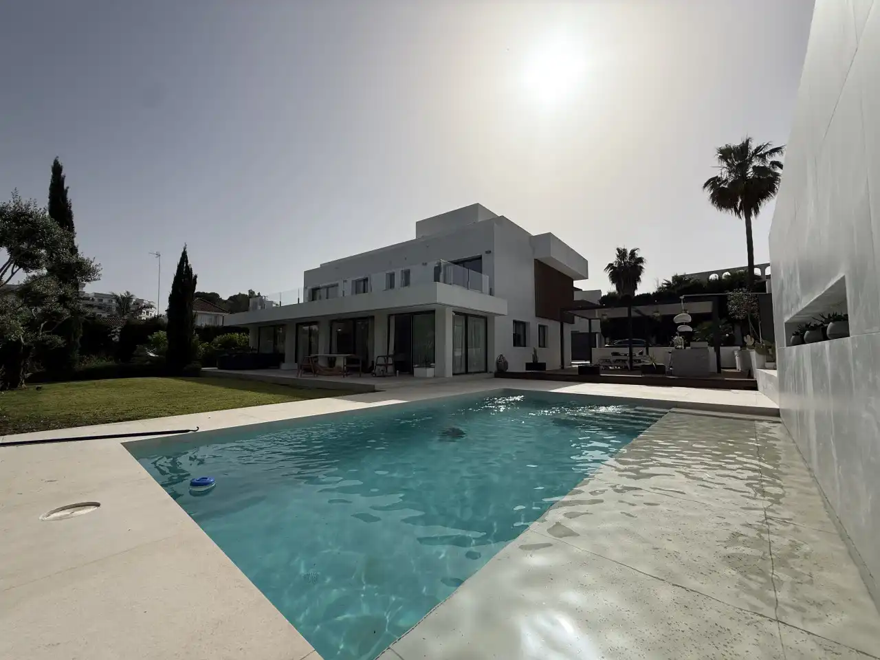 Chalet con terraza en venta en Nueva Andalucía