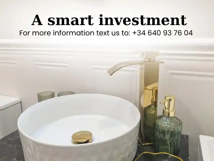 Baño de Apartamento en venta en Nerja con Aire acondicionado, Jardín privado y Amueblado