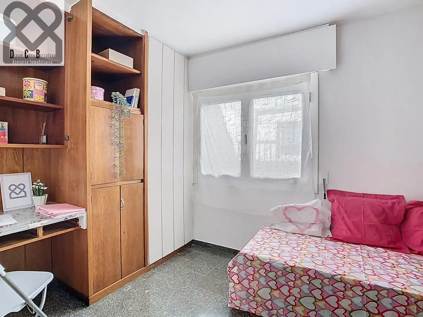 Schlafzimmer von Dachboden zum Verkauf in Barcelona mit Heizung und Terrasse