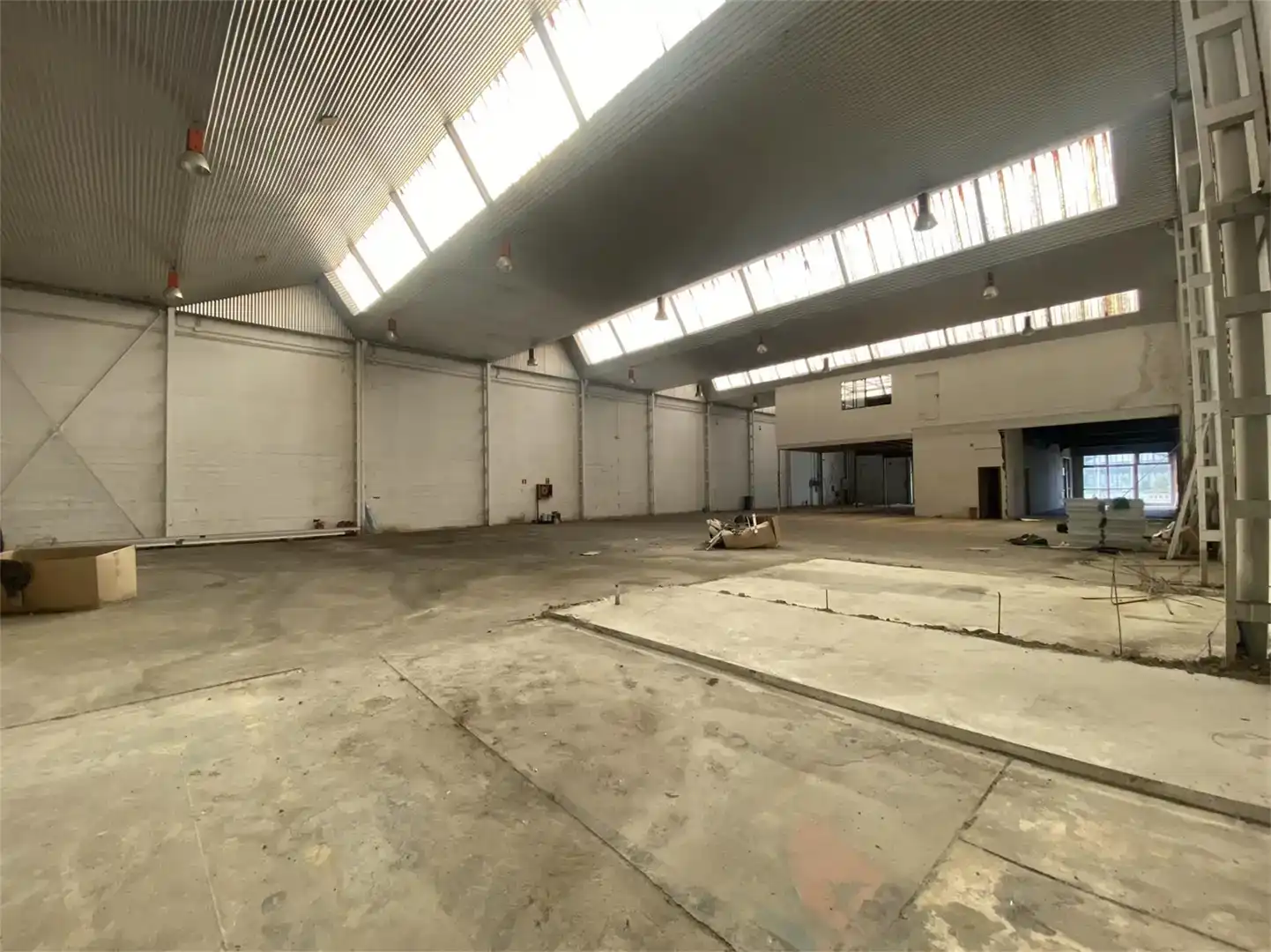 Fabrikhallen zur Miete in Narón