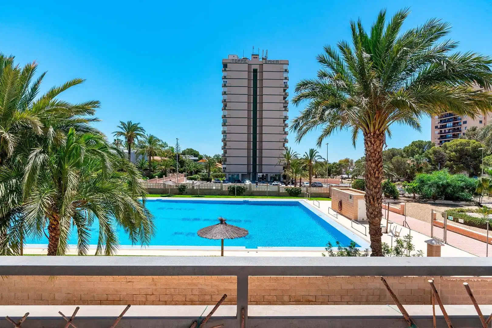 Piscina de Pis de lloguer en Roquetas de Mar amb Aire condicionat, Calefacció i Moblat