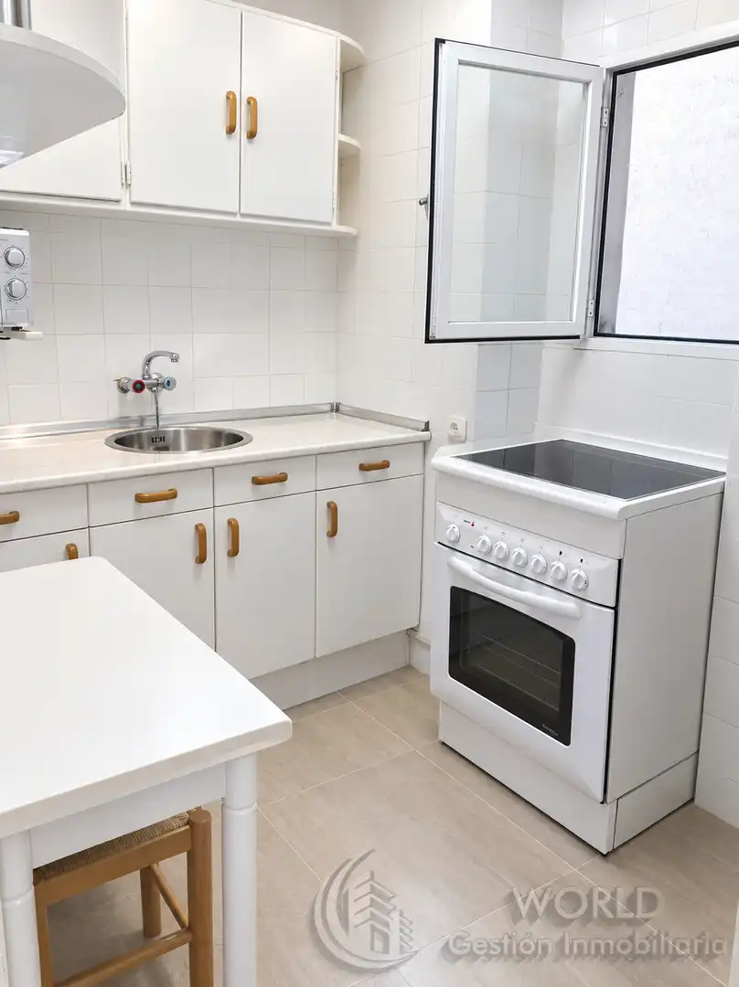 Flat with terrace for sale in Calle Carolina Coronado, imagen 4
