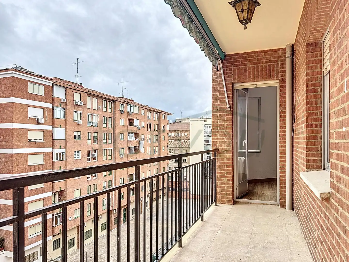 Piso con terraza en venta en Avenida PEREZ GALDOS, imagen 4