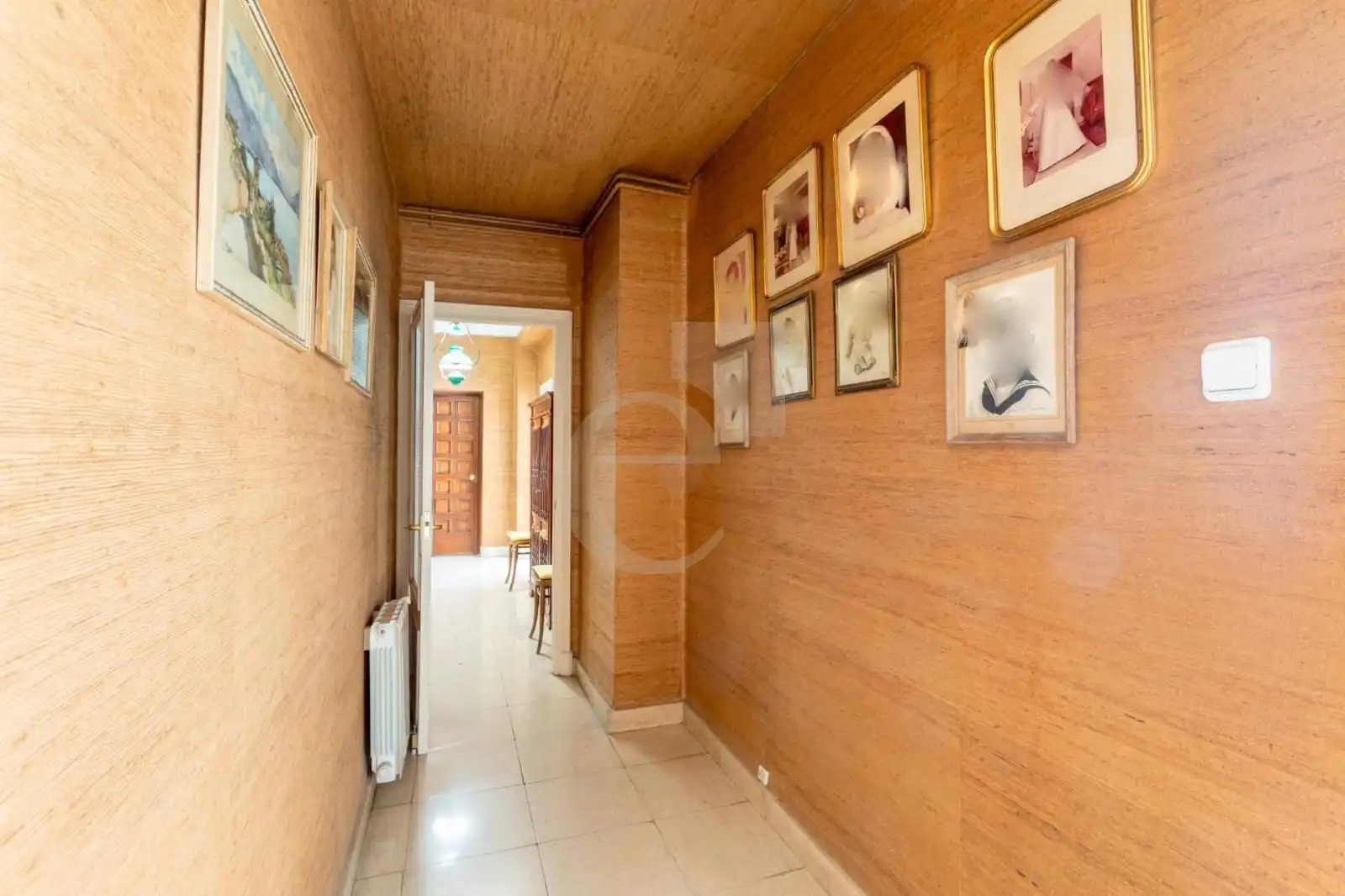 Wohnung zum Verkauf in Valencia mit Klimaanlage, Terrasse und Abstellraum