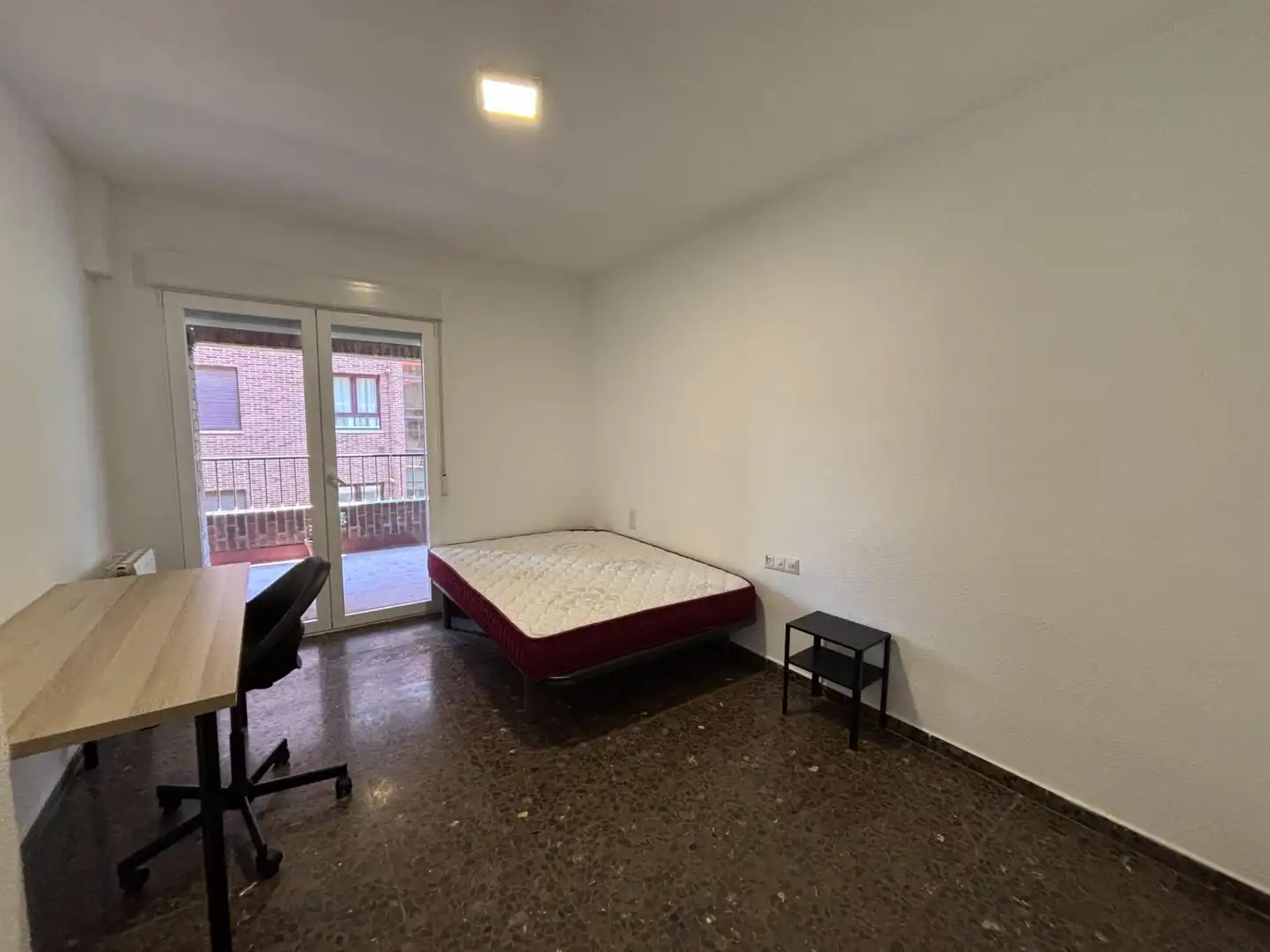 Habitación de Piso para compartir en Granada con Calefacción y Amueblado