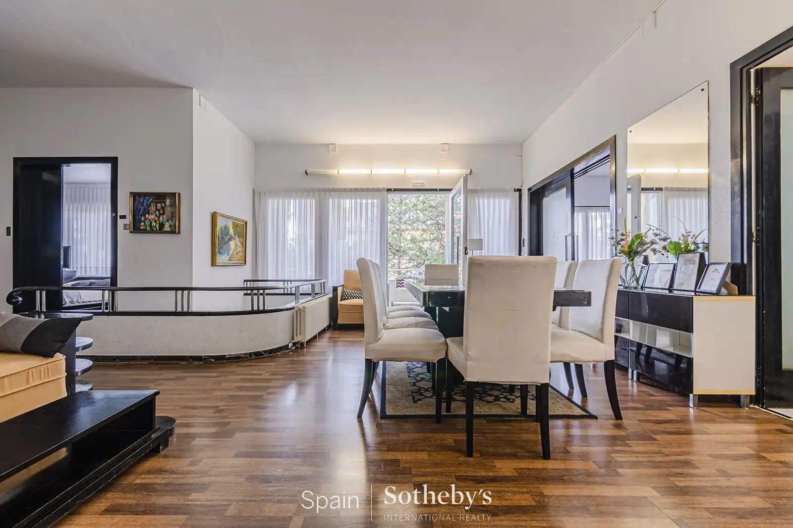 Menjador de Casa o xalet en venda en Barcelona amb Aire condicionat, Calefacció i Jardí privat