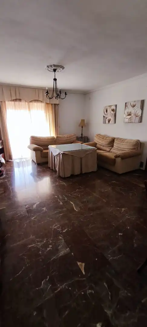 Sala d'estar de Pis de lloguer en Córdoba amb Aire condicionat, Terrassa i Moblat