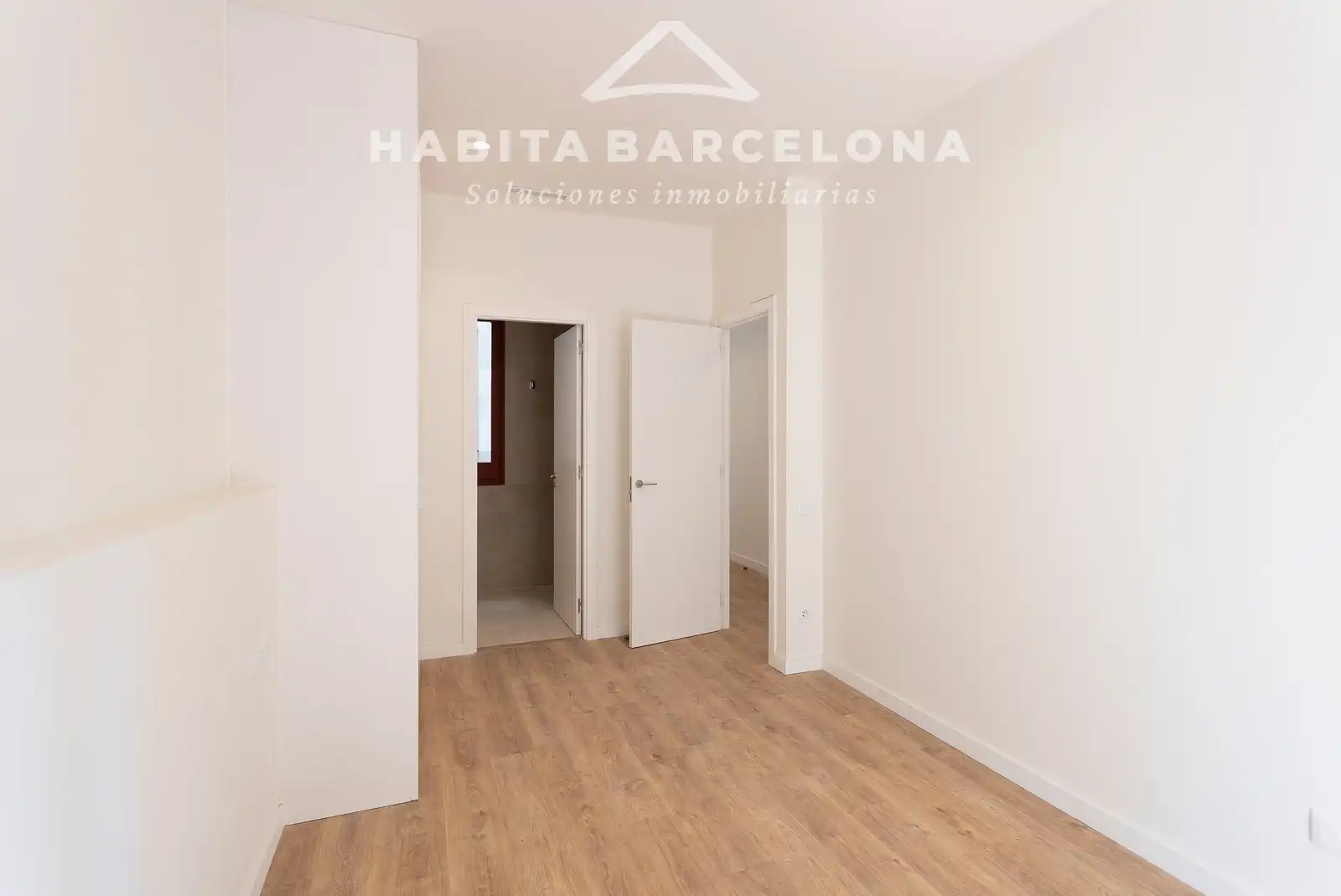 Habitación de Dúplex en venta en Barcelona con Aire acondicionado, Calefacción y Jardín privado