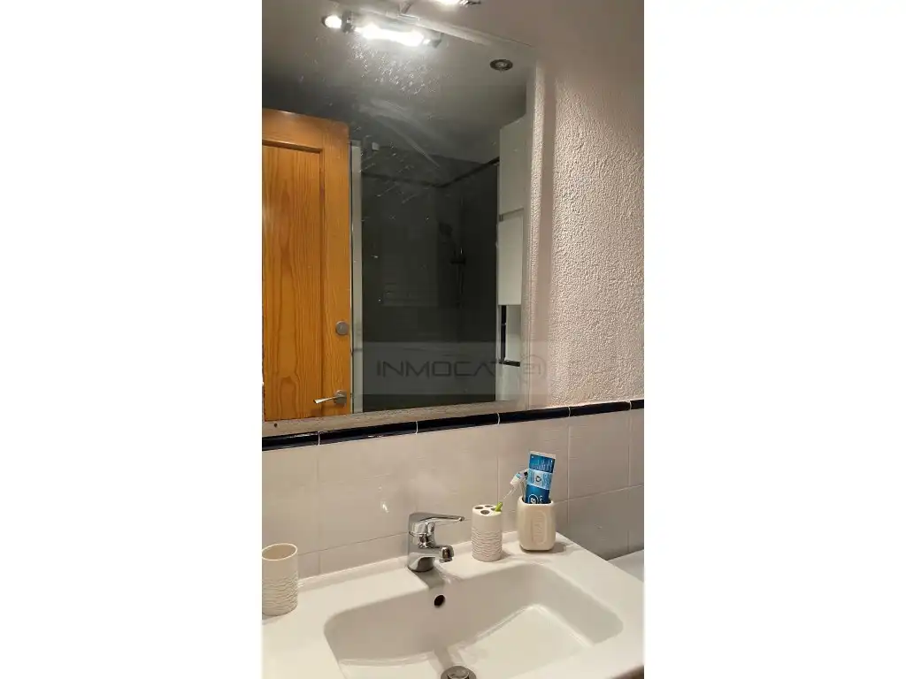 Badezimmer von Einfamilien-Reihenhaus zum Verkauf in Sitges mit Heizung, Terrasse und Möbliert
