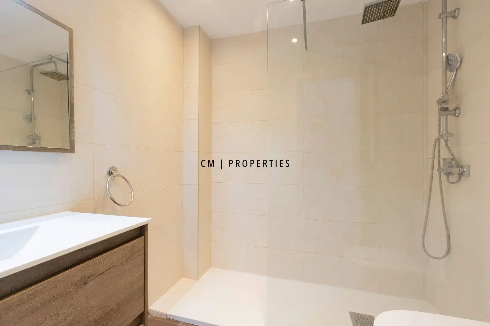Badezimmer von Wohnung zur Miete in Valencia mit Klimaanlage, Heizung und Terrasse