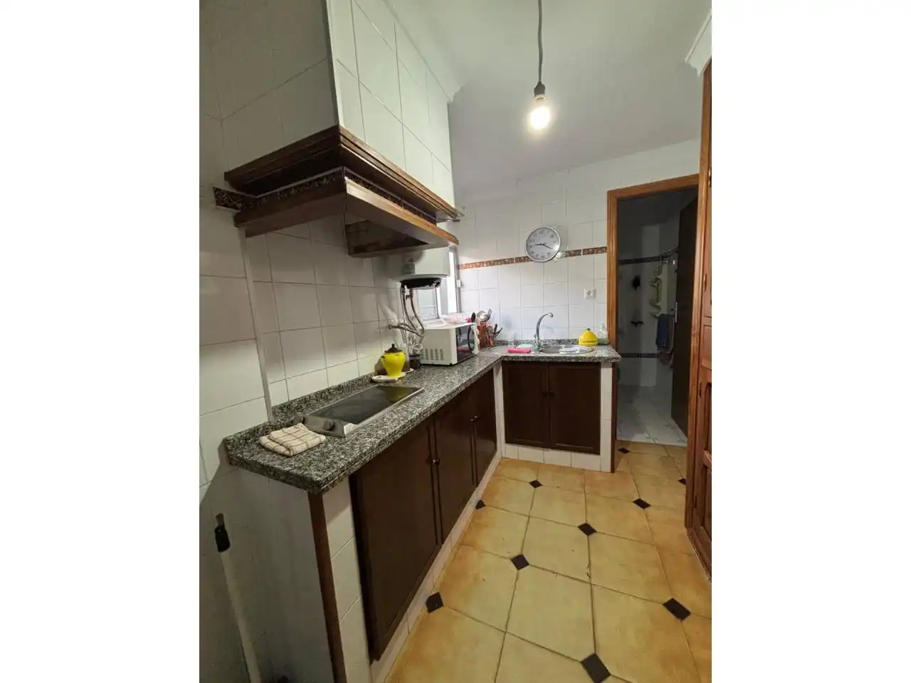 Cuina de Casa o xalet en venda en San Bartolomé de la Torre amb Jardí privat