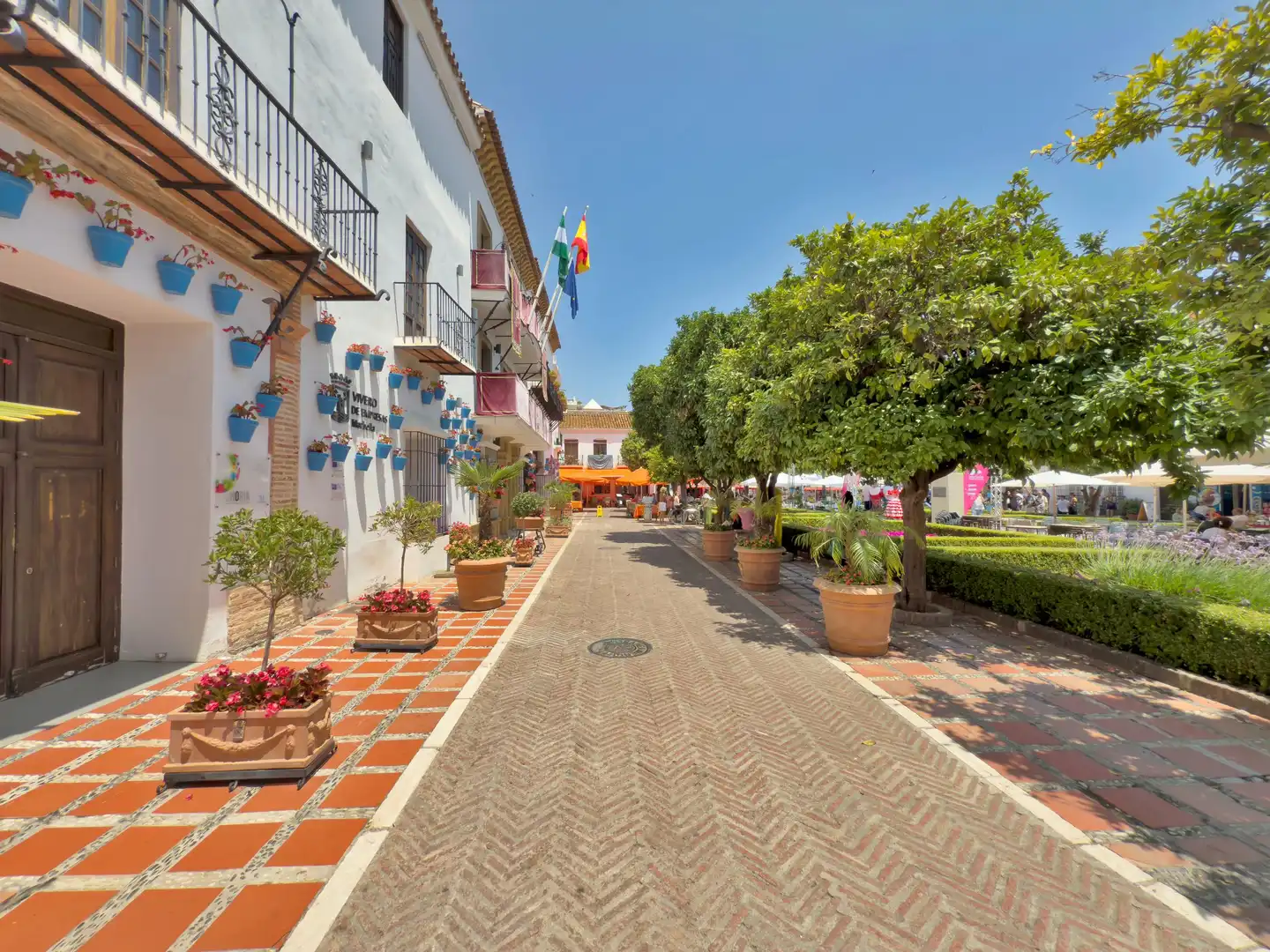 Vista exterior de Apartamento en venta en Marbella con Parquet y Balcón