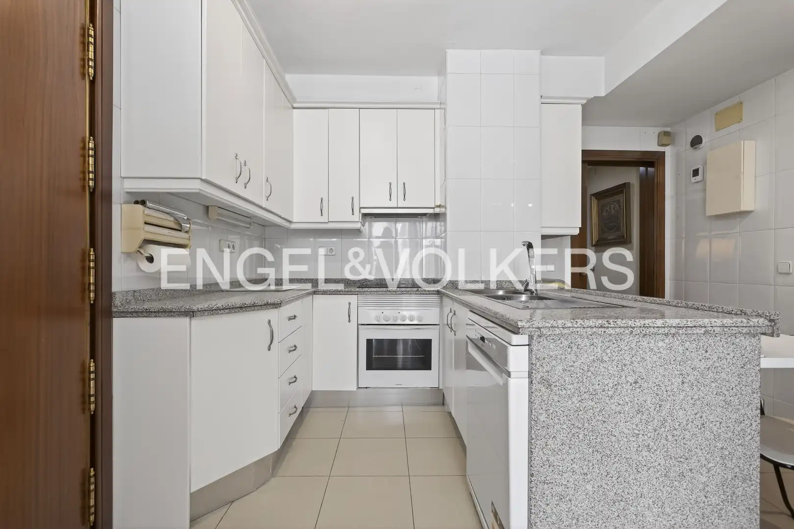 Kitchen of Flat for sale in Sevilla  with Air Conditioner, Heating and Balcony