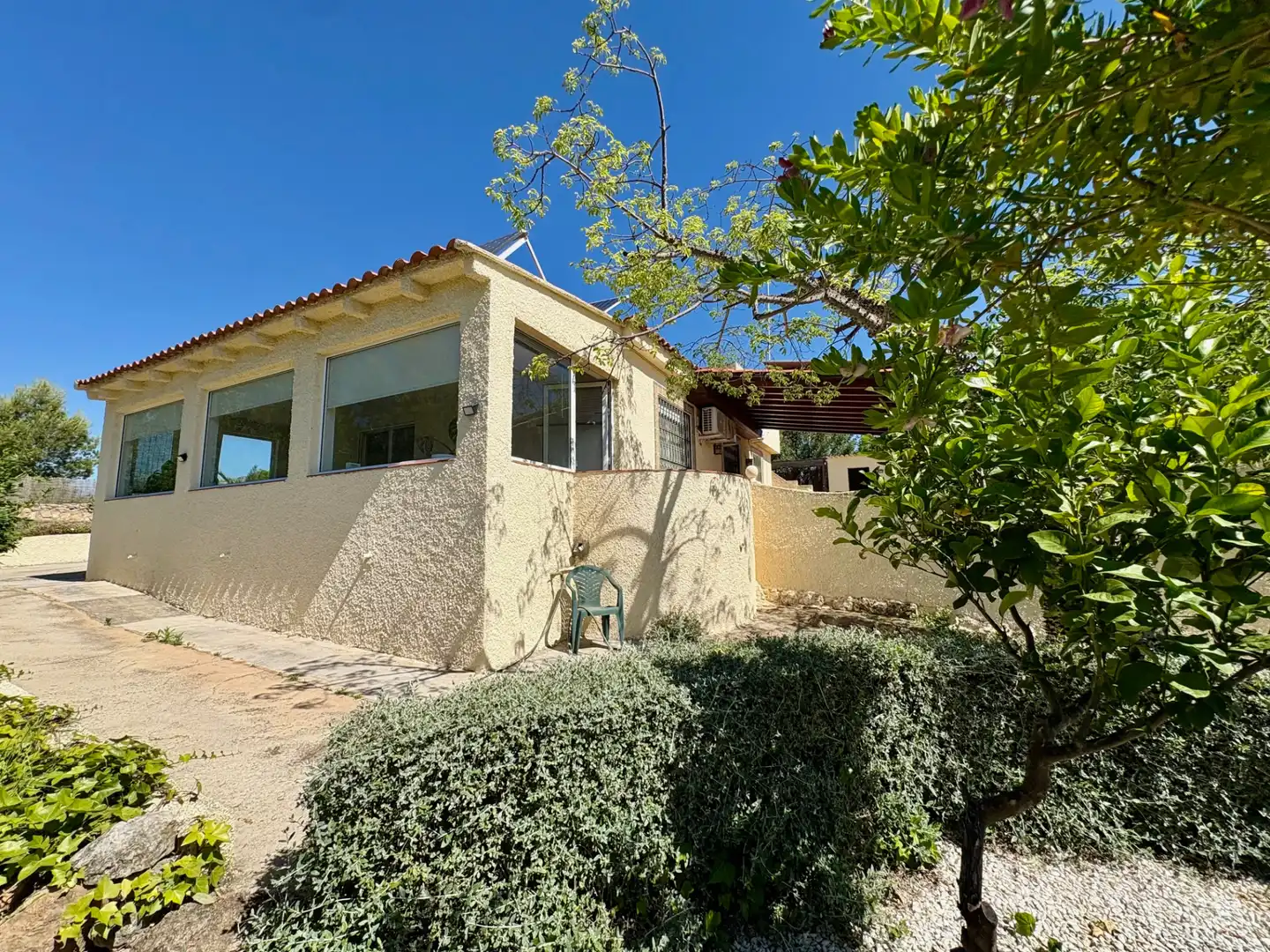 Vista exterior de Casa o xalet en venda en Cheste amb Aire condicionat, Calefacció i Jardí privat
