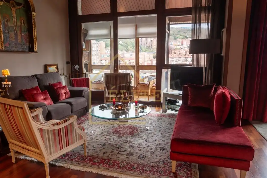 Sala d'estar de Pis en venda en Bilbao  amb Calefacció, Terrassa i Traster