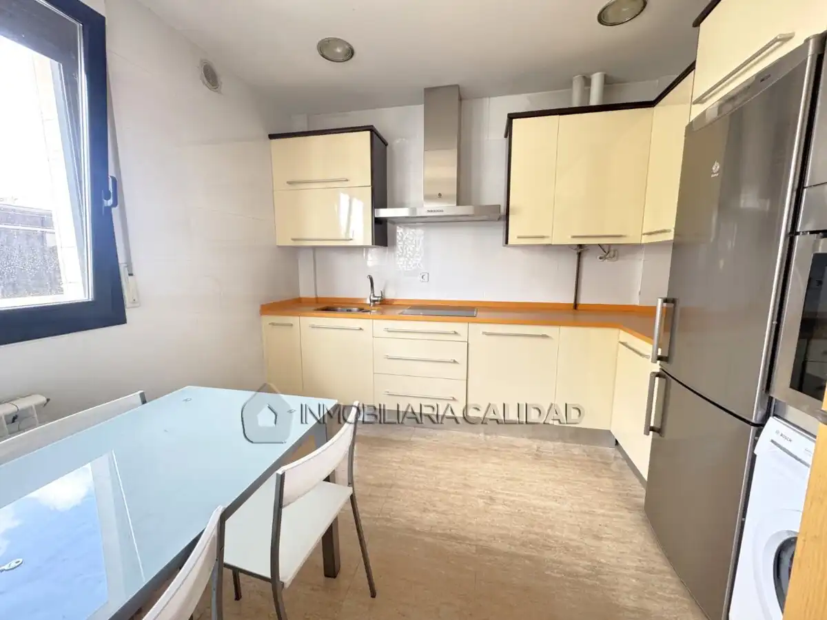 Cuina de Casa o xalet en venda en Burgos amb Calefacció, Terrassa i Traster