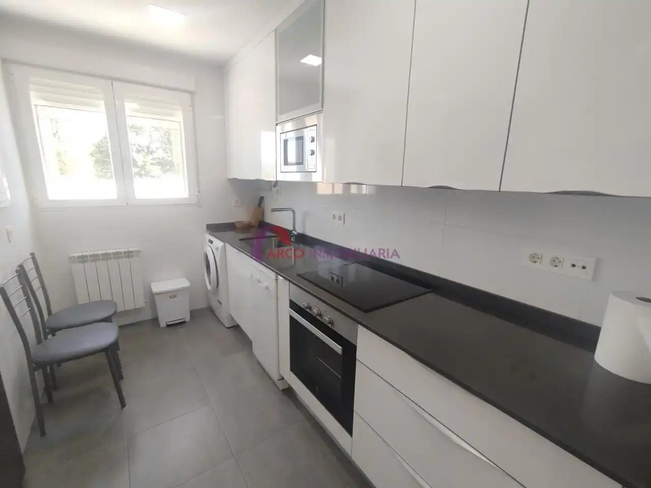 Cuina de Casa o xalet de lloguer en Burgos amb Calefacció, Jardí privat i Moblat