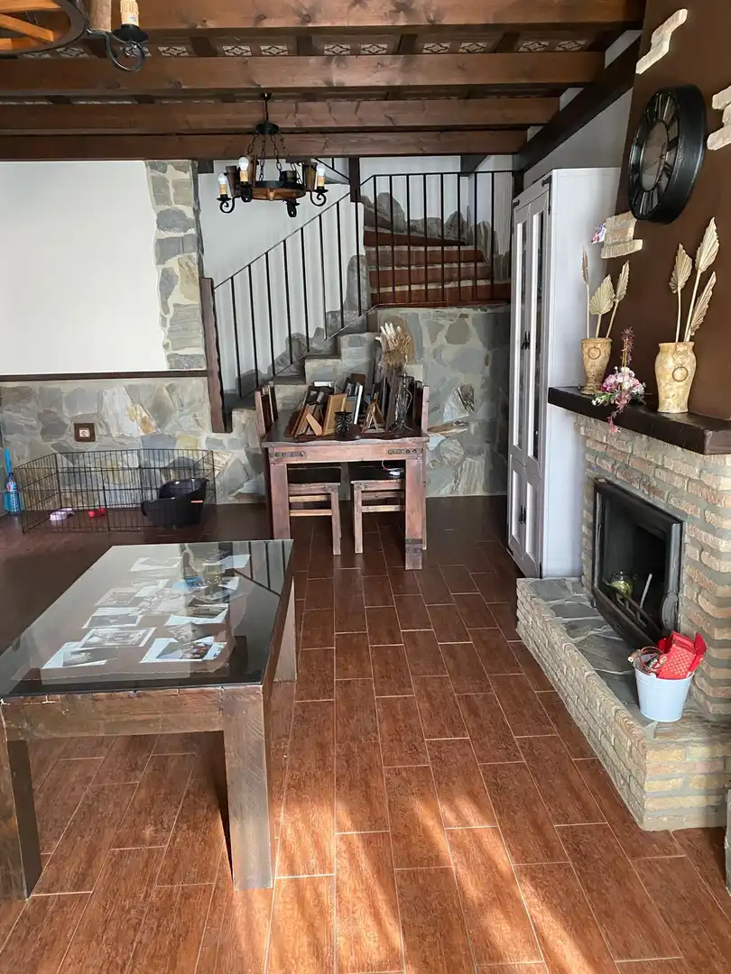 Chalet con jardín en venta en Las Lagunas - Campano, imagen 2