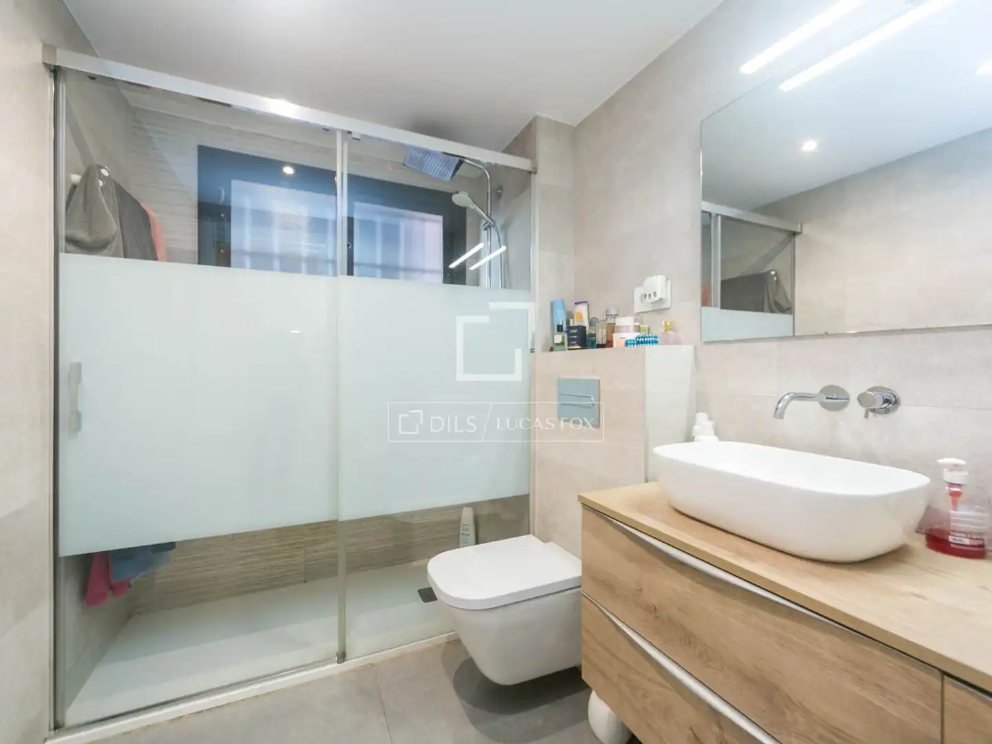Bathroom of Flat for sale in Sant Cugat del Vallès  with Air Conditioner, Heating and Terrace