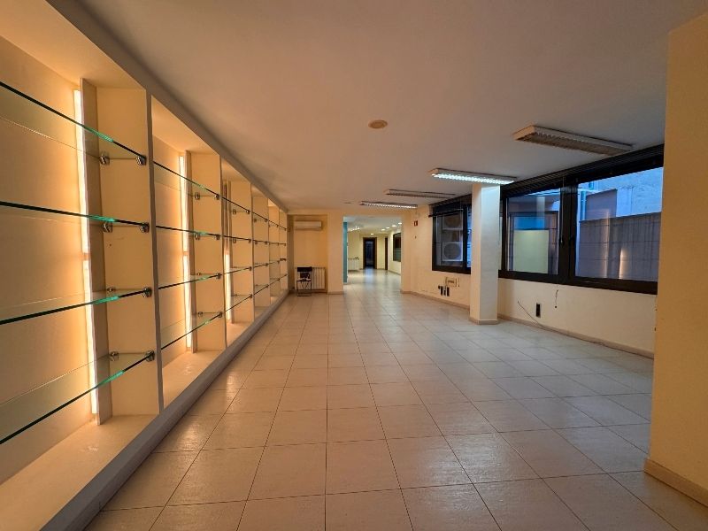 Büro miete in La Bisbal d'Empordà mit Klimaanlage, Heizung und Terrasse