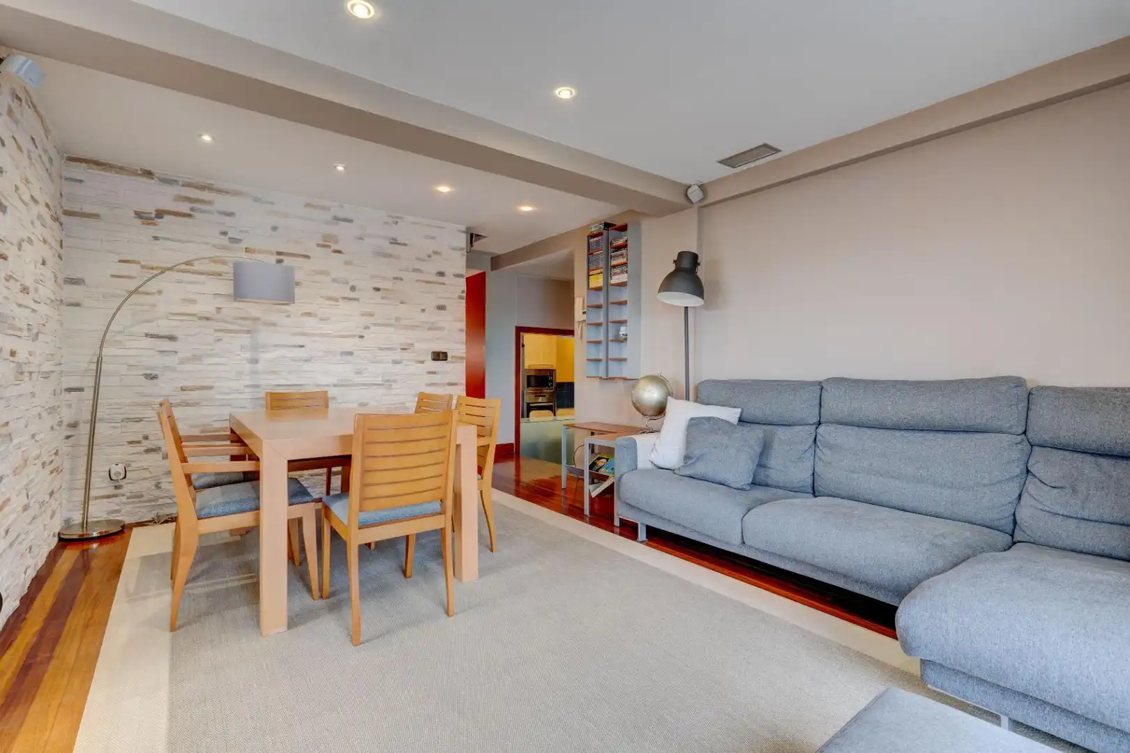 Sala de estar de Piso en venta en Donostia - San Sebastián  con Calefacción, Trastero y Amueblado