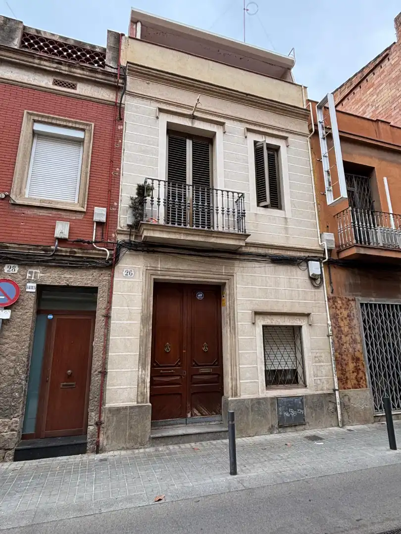 Exterior view of Houses for sale in L'Hospitalet de Llobregat  with Private garden