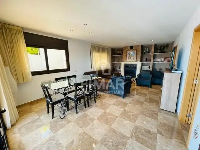 Sala d'estar de Casa o xalet en venda en Tordera amb Jardí privat, Terrassa i Balcó