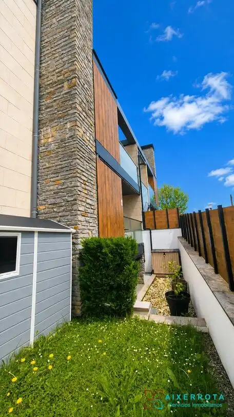 Vista exterior de Pis en venda en Getxo  amb Calefacció, Jardí privat i Terrassa
