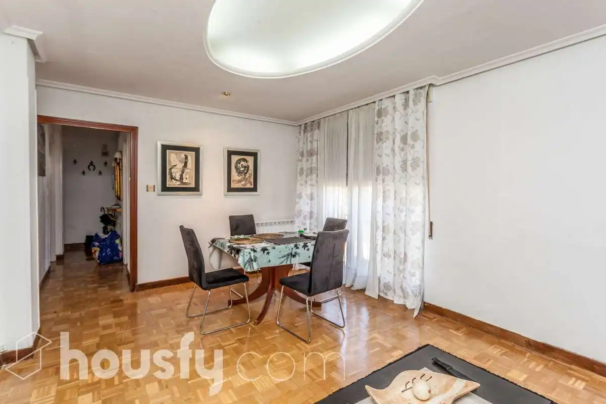 Comedor de Piso en venta en Madrid con Calefacción
