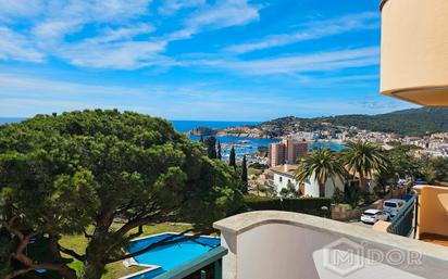 Vista exterior de Casa adosada en venda en Sant Feliu de Guíxols amb Terrassa i Balcó