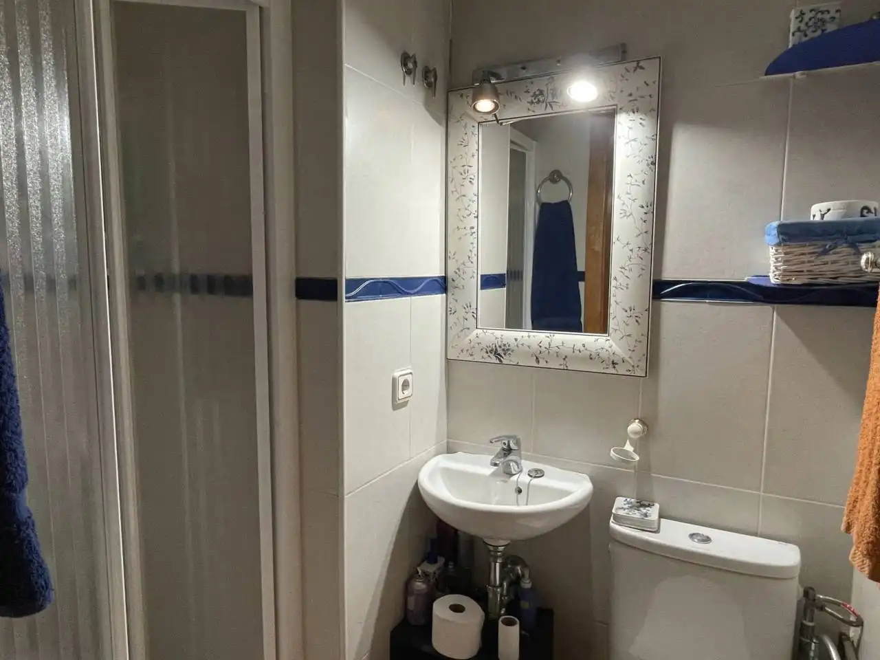 Baño de Piso en venta en Olot con Calefacción, Terraza y Balcón