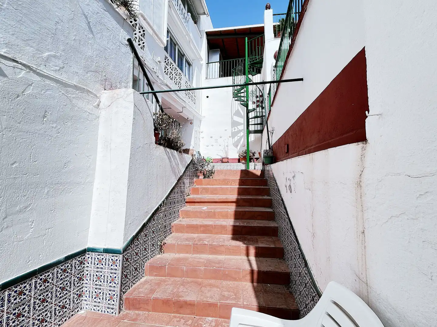 Vista exterior de Casa adosada en venda en Mijas amb Jardí privat, Terrassa i Moblat