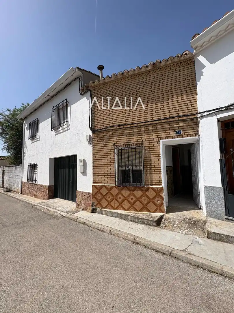 Exterior view of Houses for sale in Pozorrubio de Santiago  with Heating and Private garden