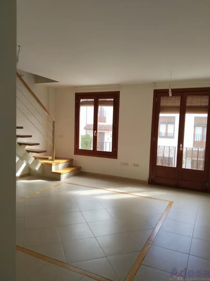 Dúplex en venta en Navalcarnero con Calefacción, Balcón y Piscina comunitaria