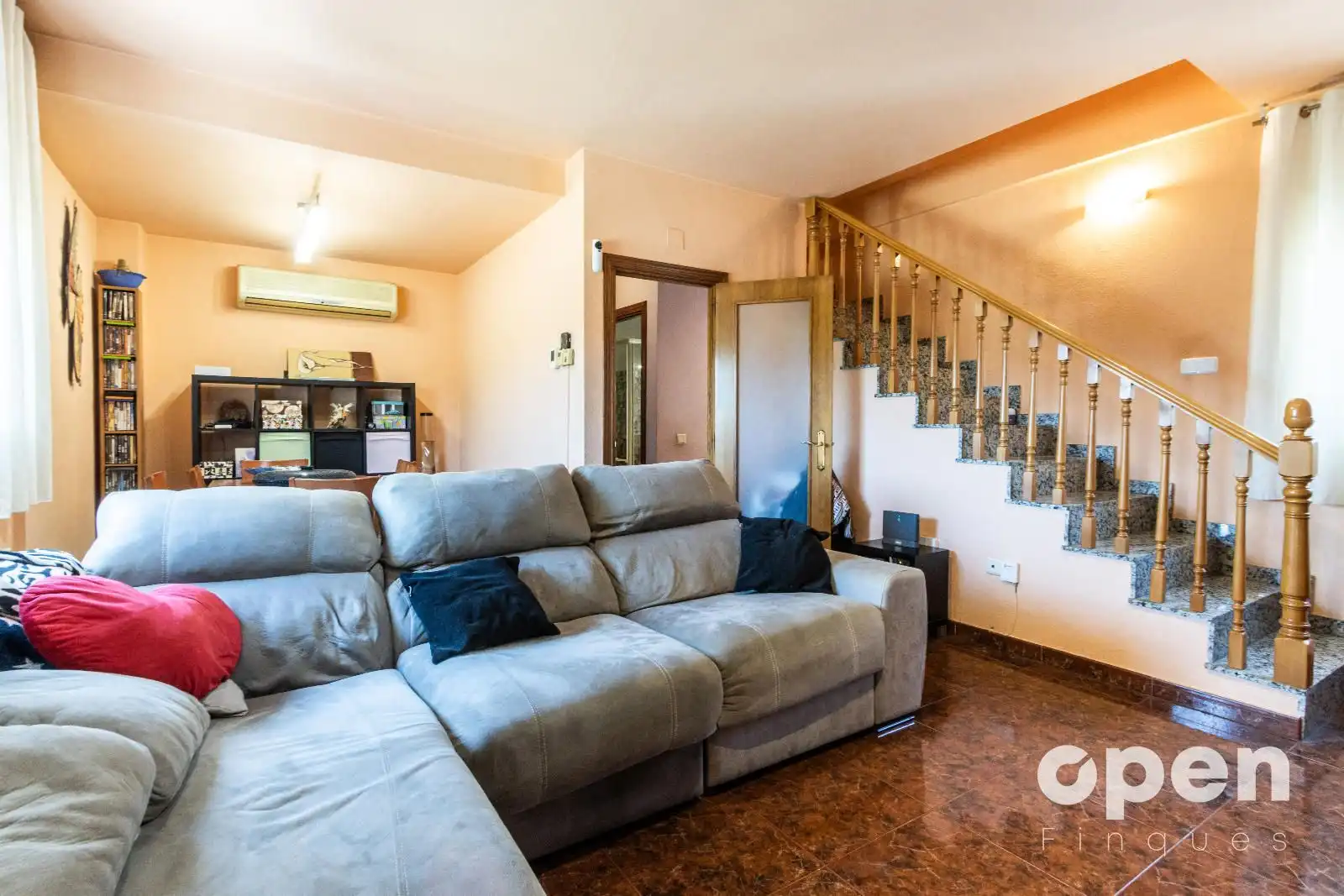 Sala d'estar de Casa adosada en venda en Terrassa amb Aire condicionat, Calefacció i Terrassa