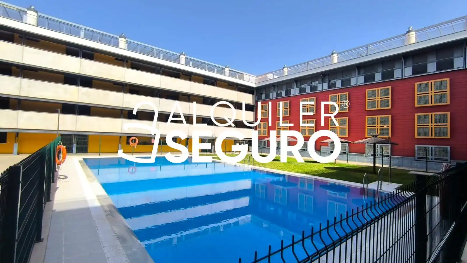 Piscina de Pis de lloguer en Camas amb Aire condicionat, Traster i Piscina