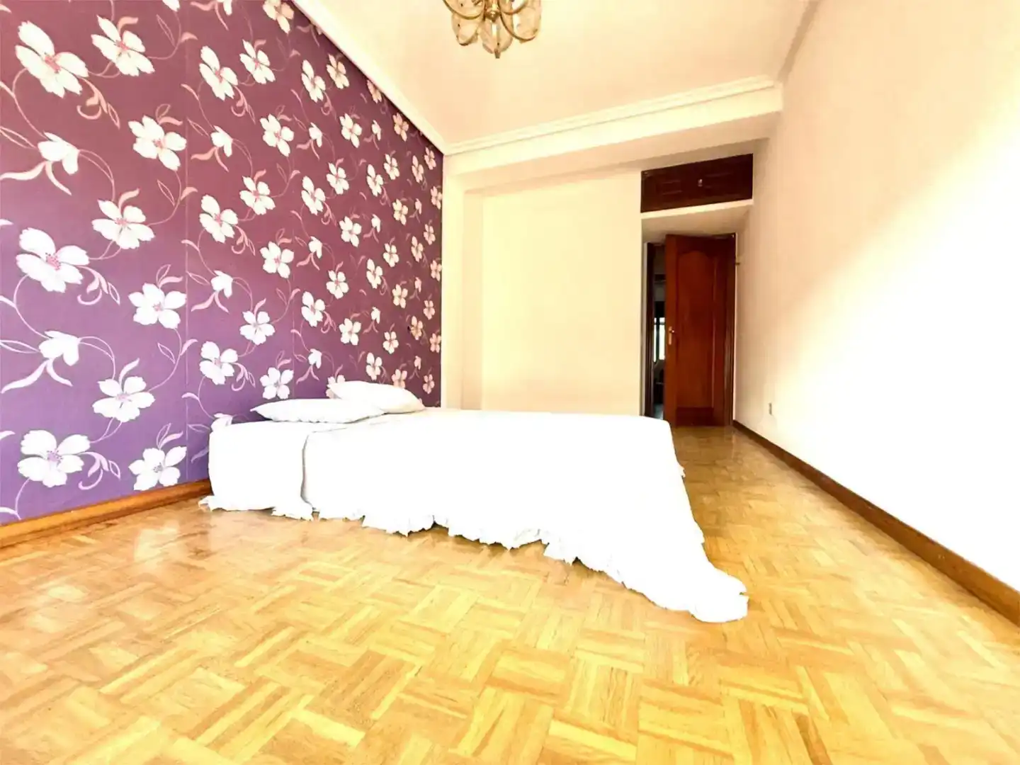 Dormitori de Pis en venda en Oviedo  amb Parquet