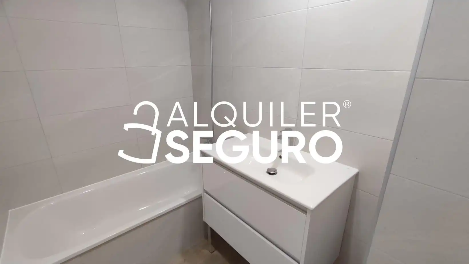 Bathroom of Flat for rent in Tres Cantos  with Air Conditioner, Heating and Terrace