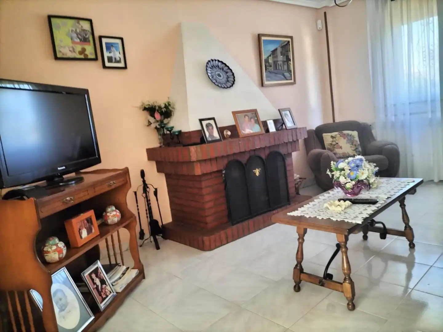 Sala d'estar de Casa o xalet en venda en Melgar de Fernamental amb Calefacció, Jardí privat i Terrassa