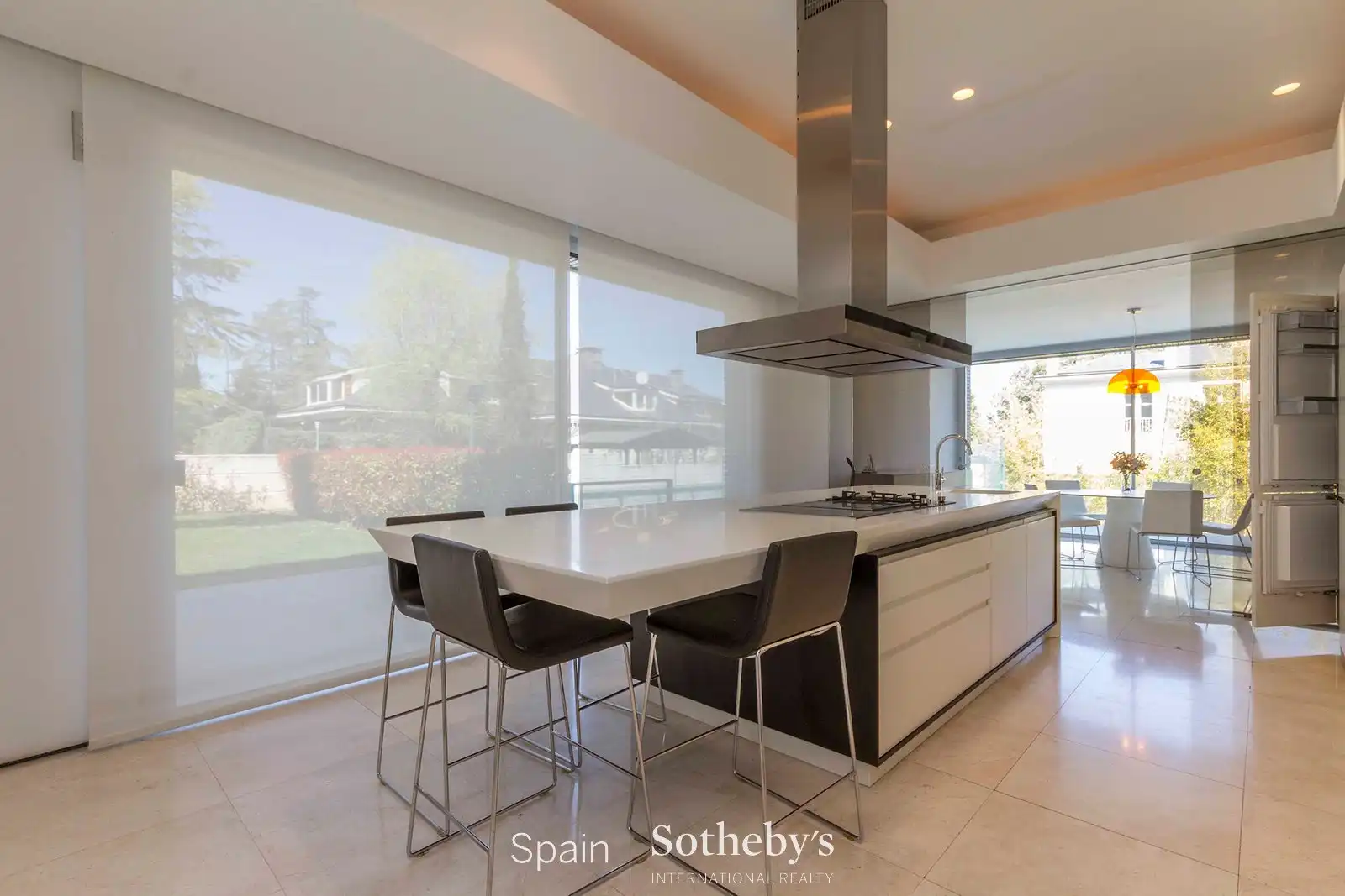 Cocina de Casa o chalet en venta en Madrid con Aire acondicionado, Calefacción y Jardín privado