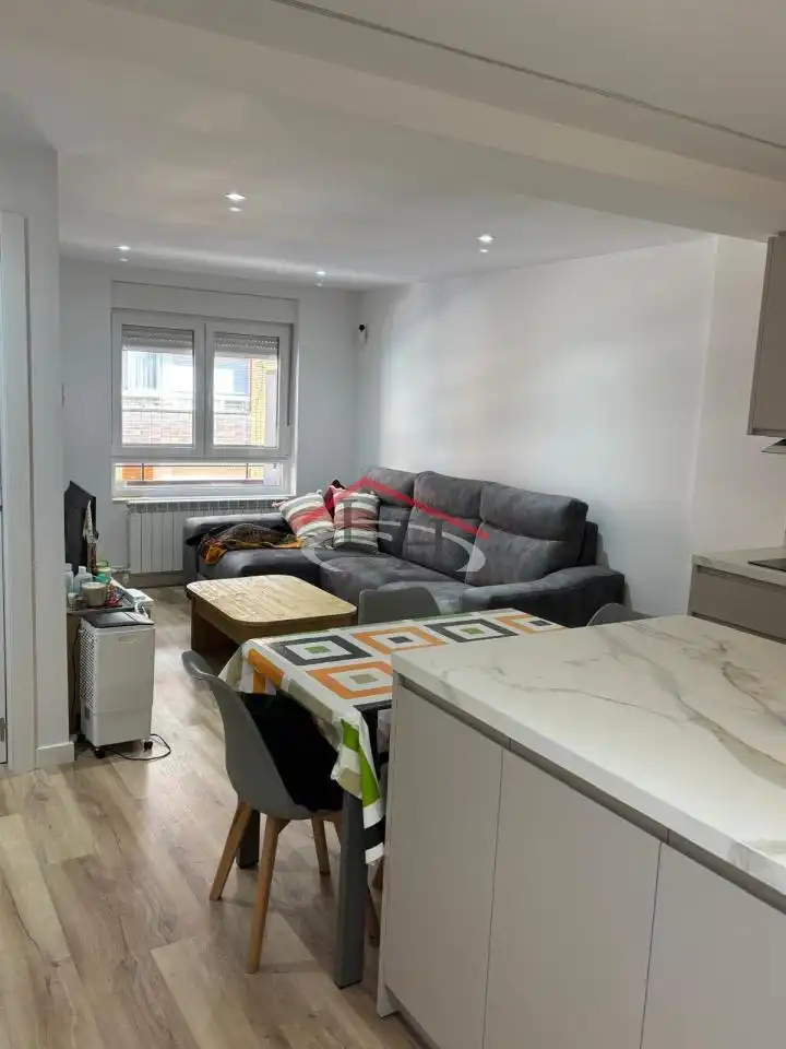 Sala de estar de Piso en venta en León Capital  con Calefacción, Parquet y Terraza