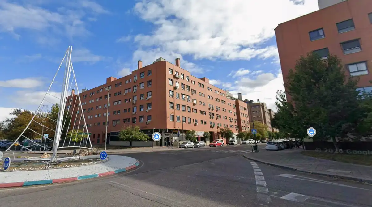 Vista exterior de Àtic en venda en Coslada amb Calefacció, Parquet i Terrassa