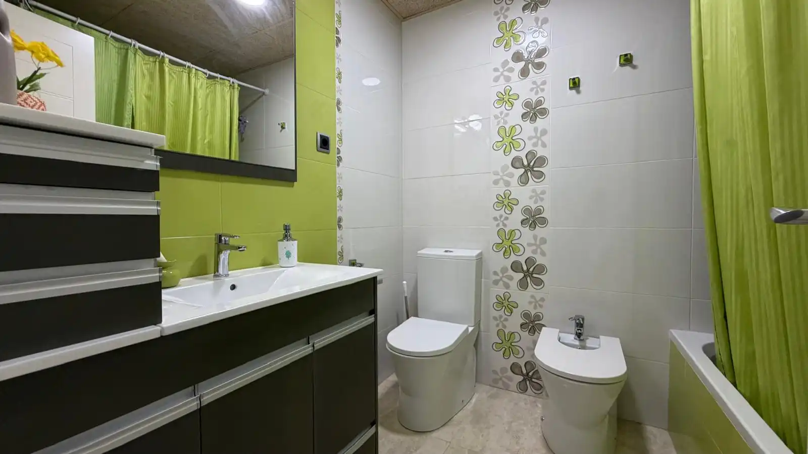 Baño de Piso de alquiler en Cartagena con Aire acondicionado, Calefacción y Parquet