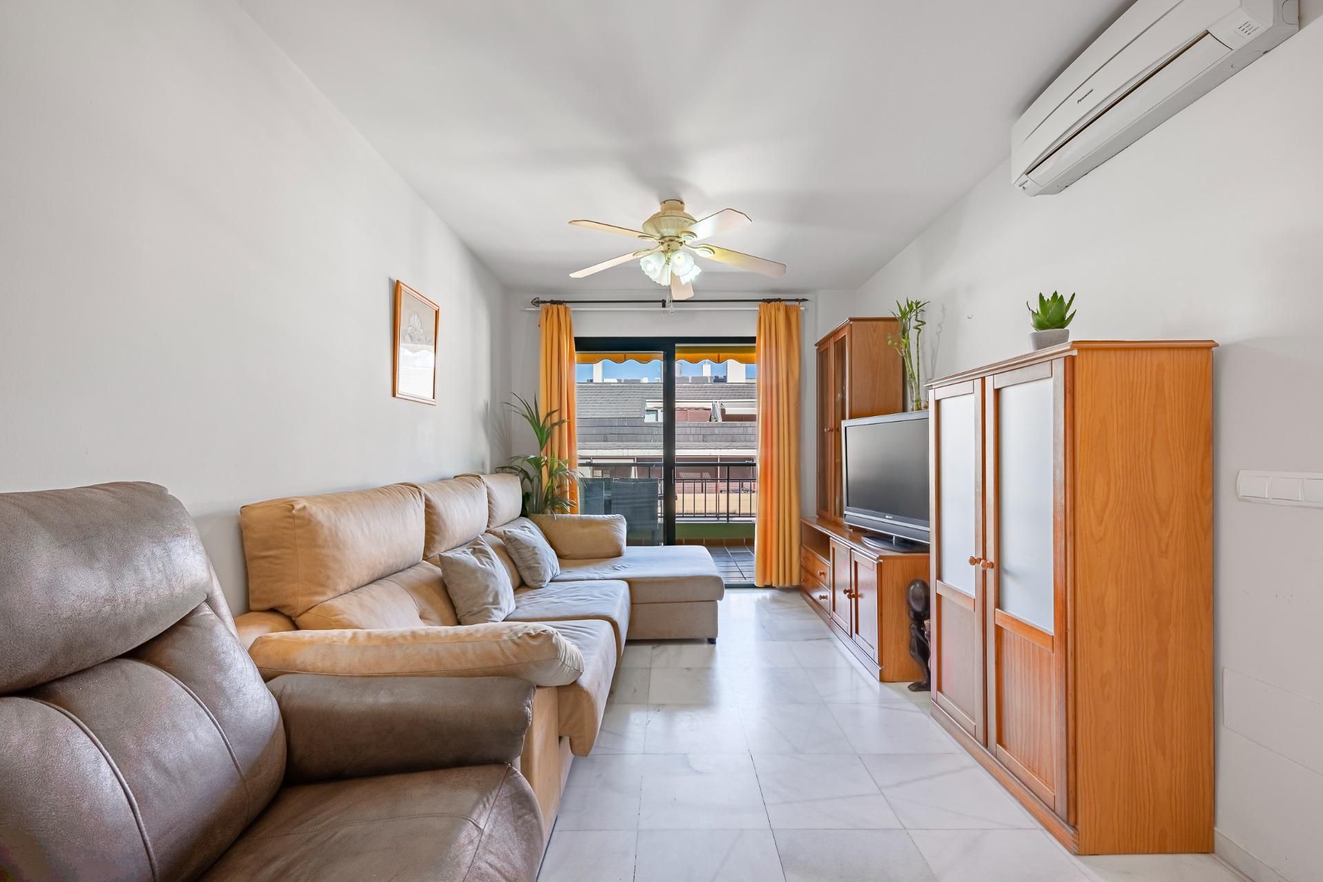 Living room of Apartment for sale in Fuengirola  with Air Conditioner, Terrace and Furnished