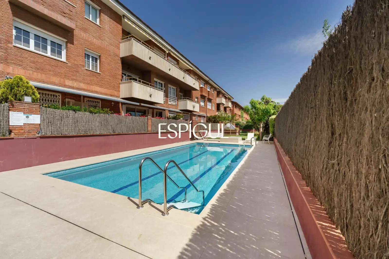 Swimming pool of Flat for rent in Sant Cugat del Vallès  with Air Conditioner, Heating and Parquet flooring