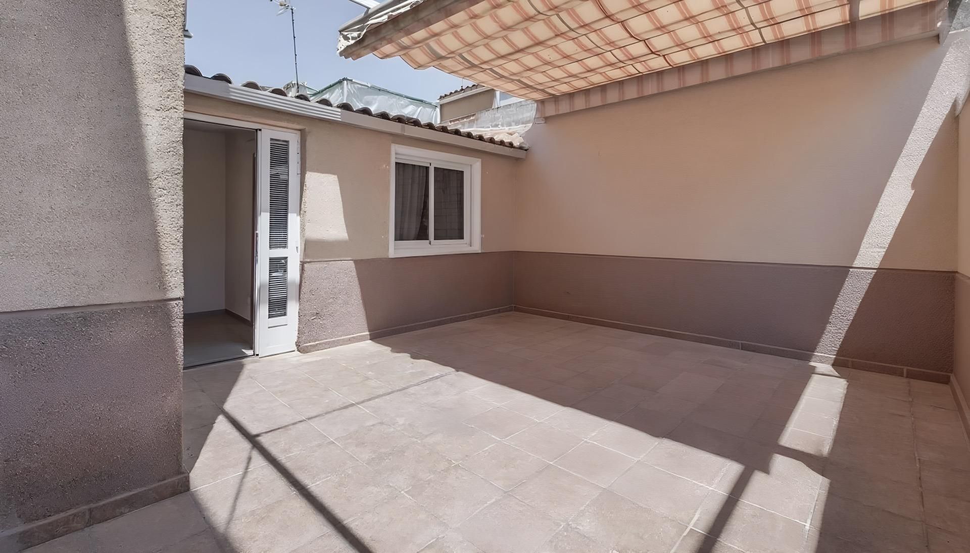 Casa adosada en venda a Calle CASTILLO, Fresnos I y II