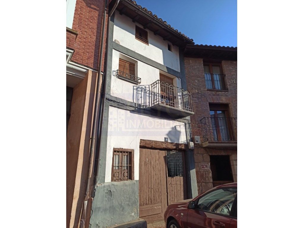 Vista exterior de Casa o xalet en venda en Camprovín amb Jardí privat i Balcó