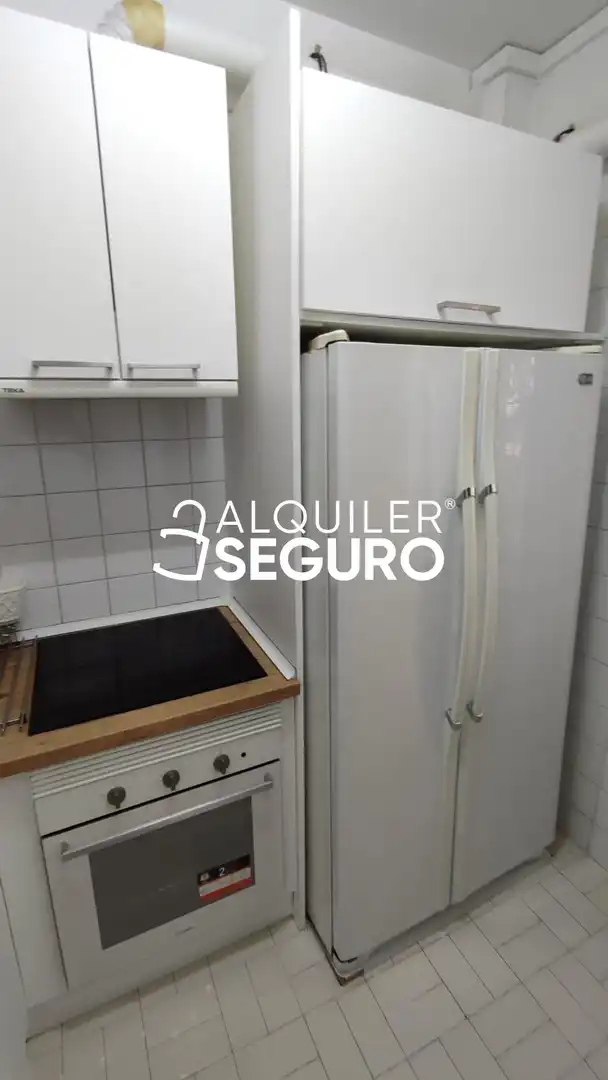 Cuina de Pis de lloguer en Madrid amb Calefacció i Moblat