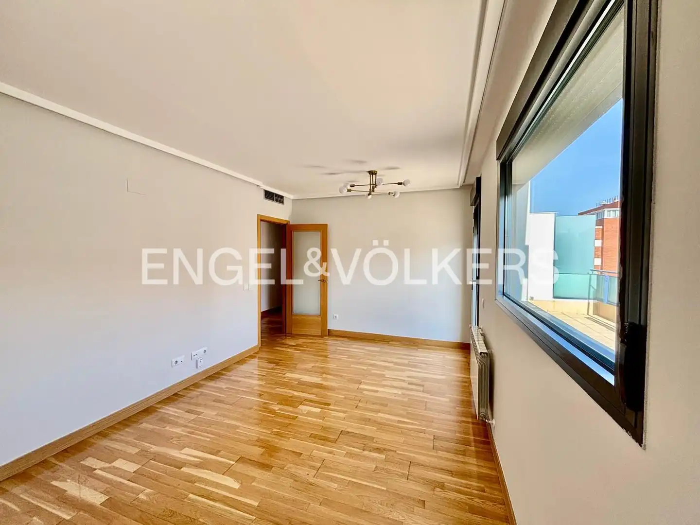 Sala d'estar de Àtic de lloguer en Madrid amb Aire condicionat, Calefacció i Parquet